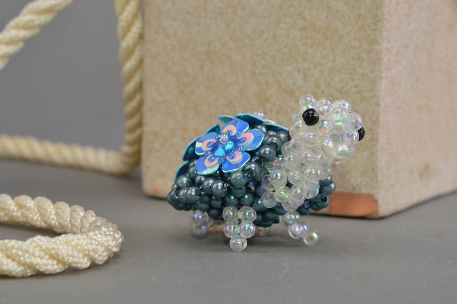 Statuette tortue décorative en perles de rocaille originale faite main photo 5