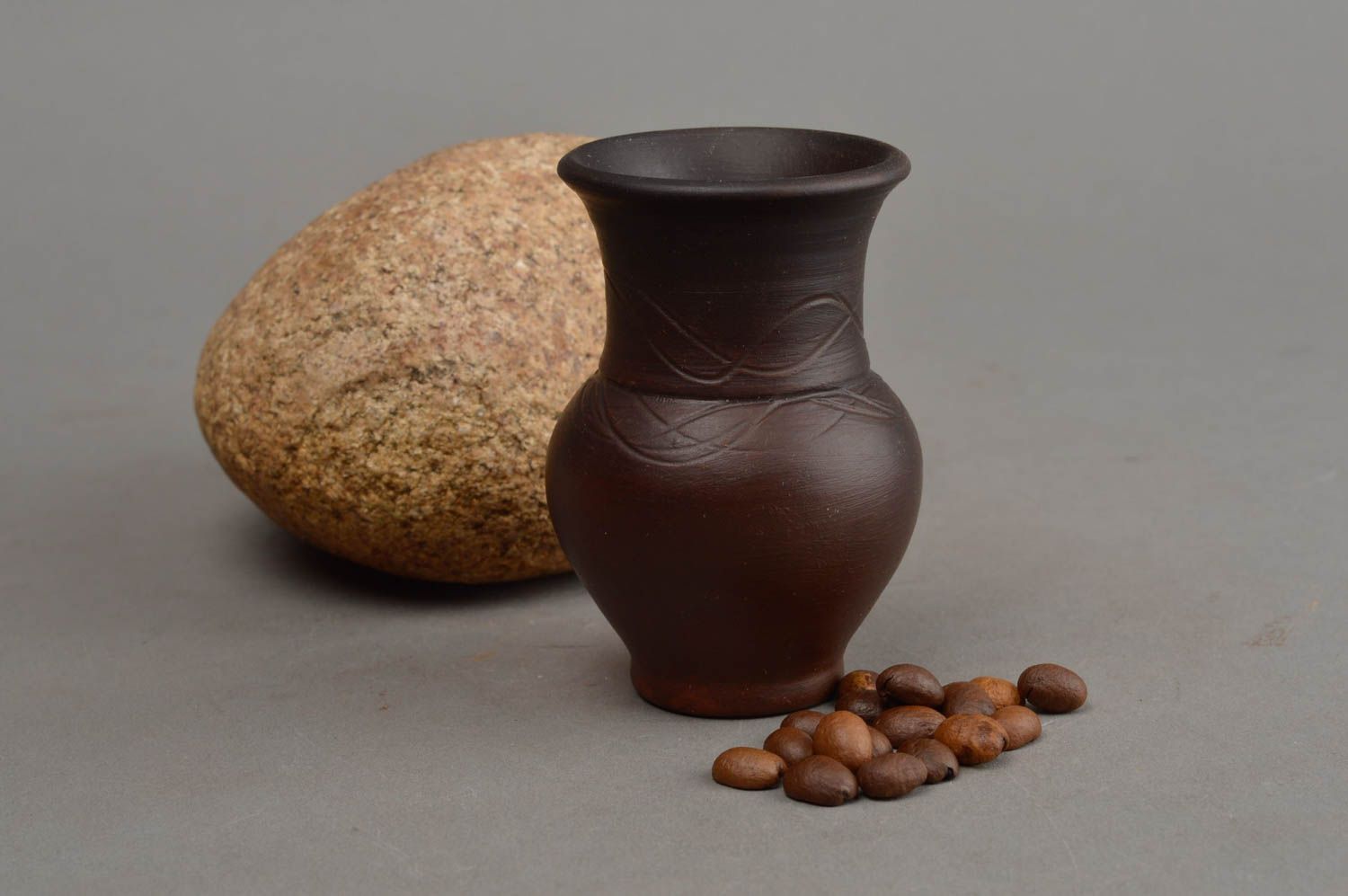 Petit vase en céramique pour fleurs décoration miniature fait main marron photo 1