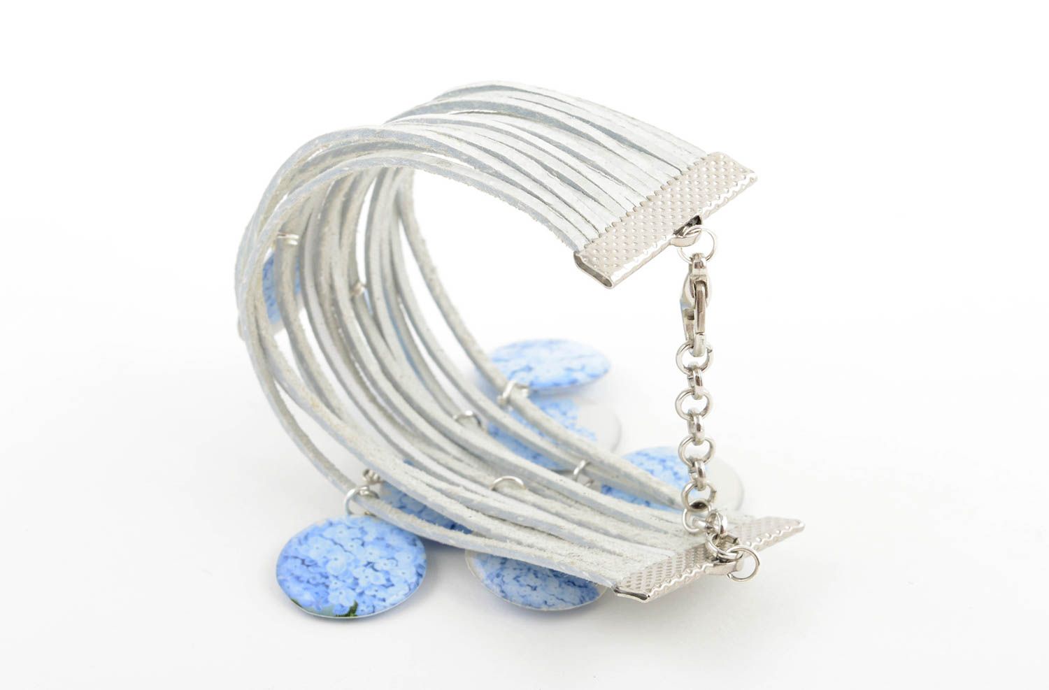 Bracelet cuir Bijou fait main blanc large avec breloques bleues Cadeau femme photo 4