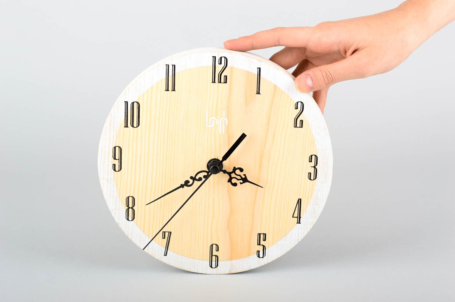 Необычные часы ручной работы деревянные часы круглые настенные часы светлые фото 2
