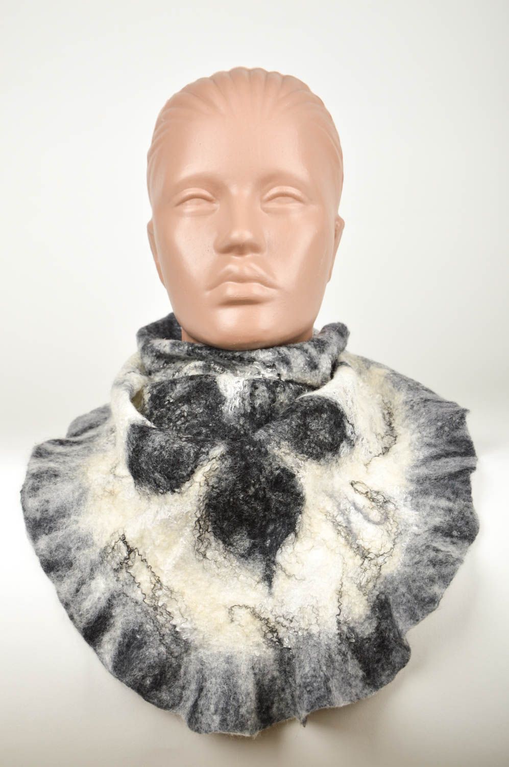 Écharpe laine faite main Baktus Cadeau femme feutrage design de créateur photo 1