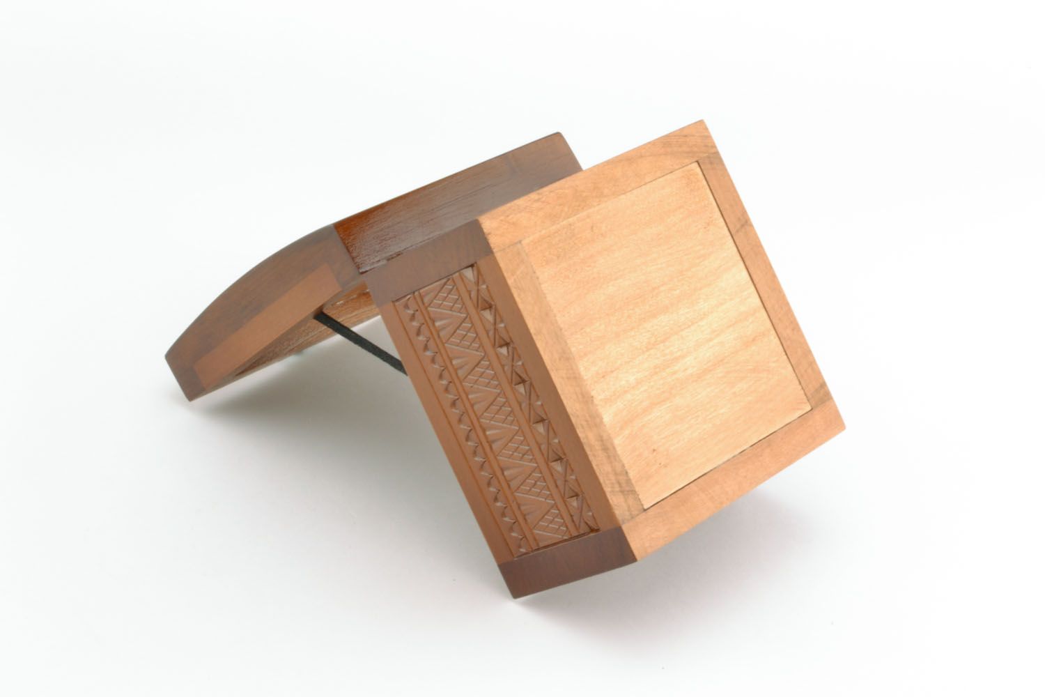 Caja de madera tallada foto 5