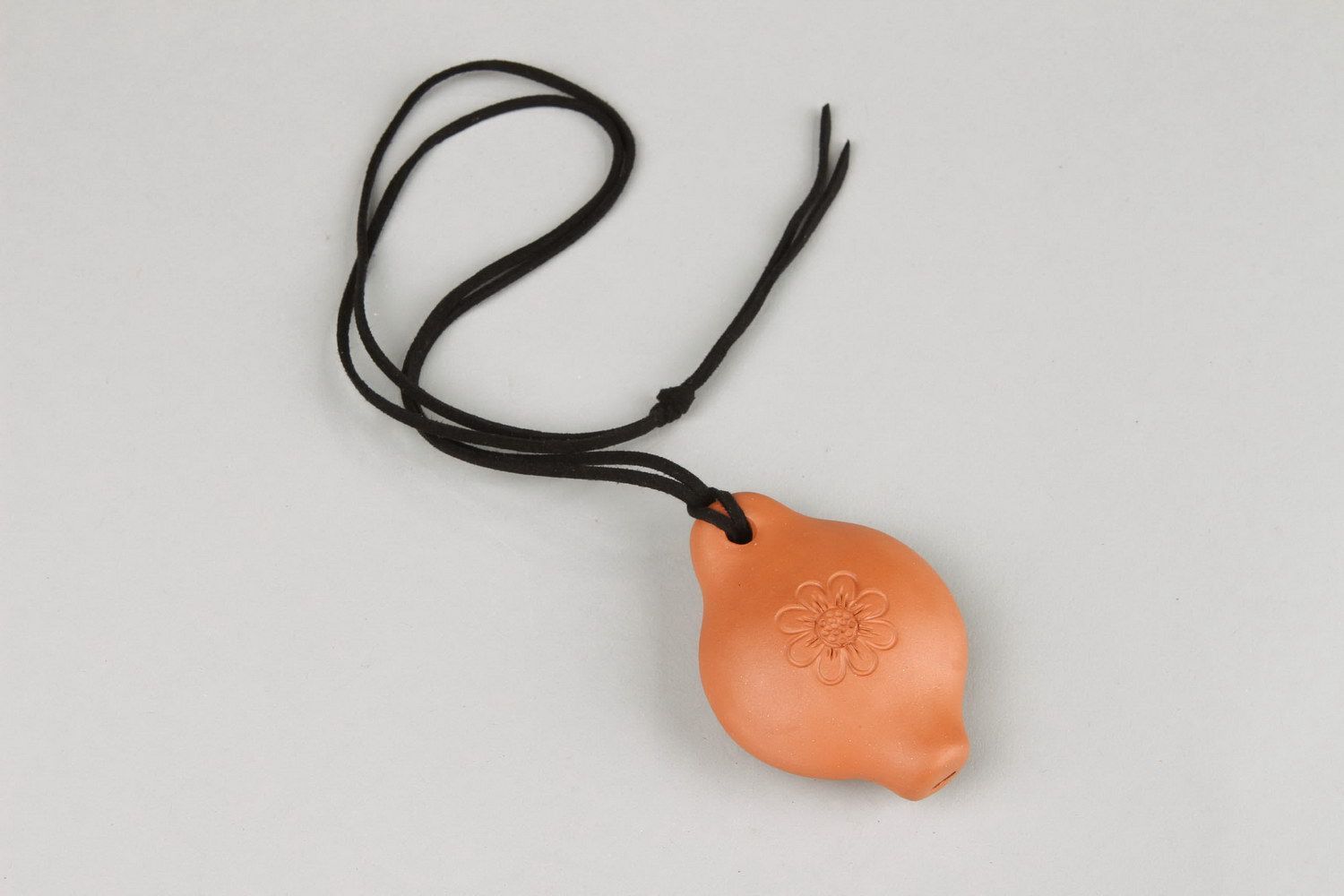 Ceramic tin whistle pendant with flower photo 4
