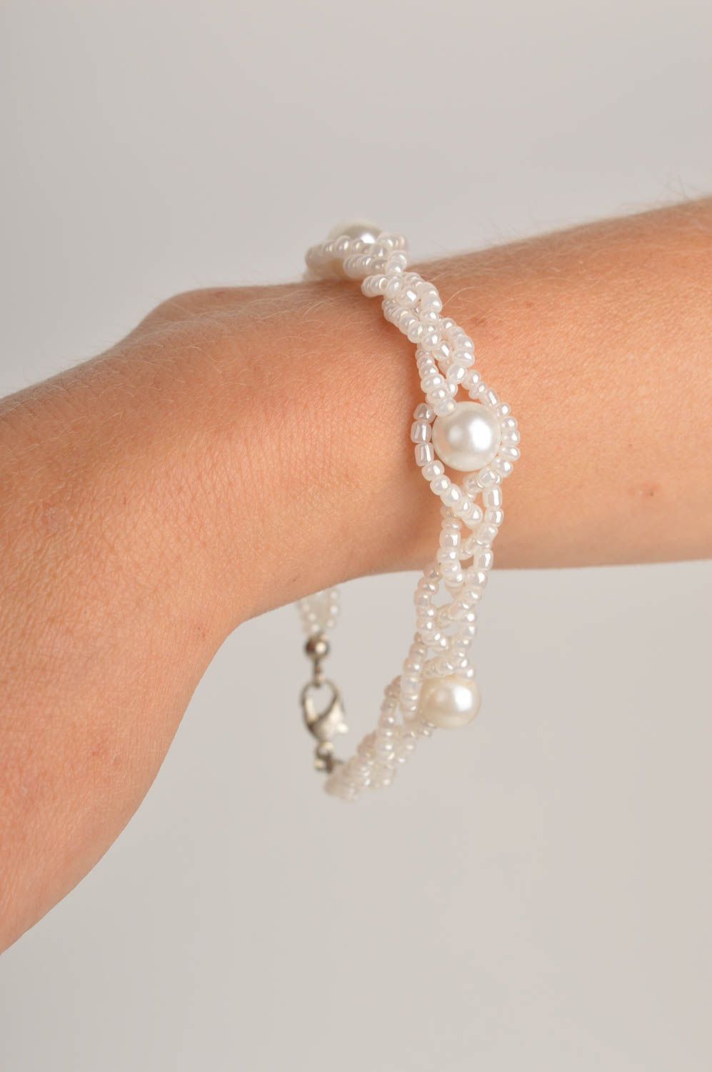 Light white beads three-row bracelet for teen girls photo 2