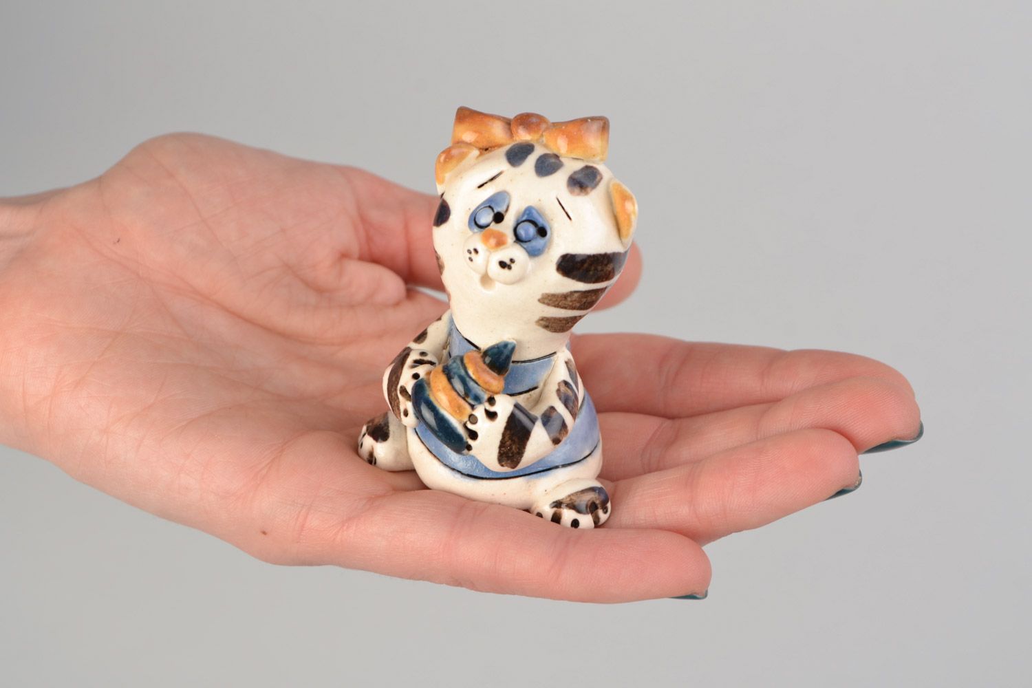 Handmade funny ceramic figurine of kitten with top painted with glaze table decor photo 2