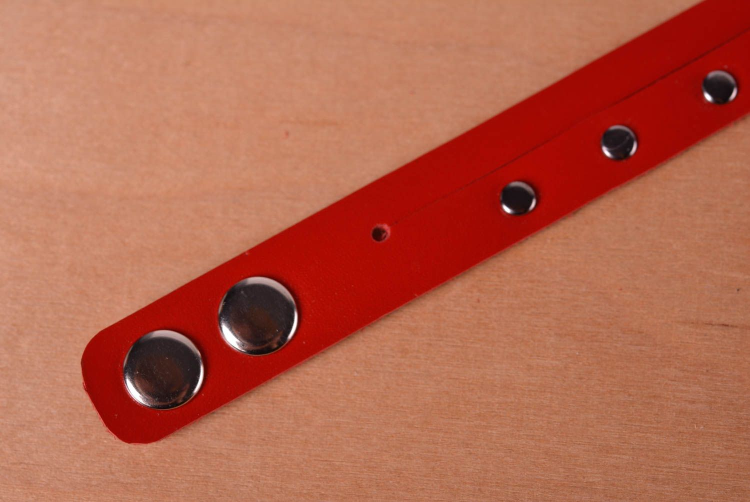 Bracelet cuir Bijou fait main Accessoire femme multirang rouge design insolite photo 4