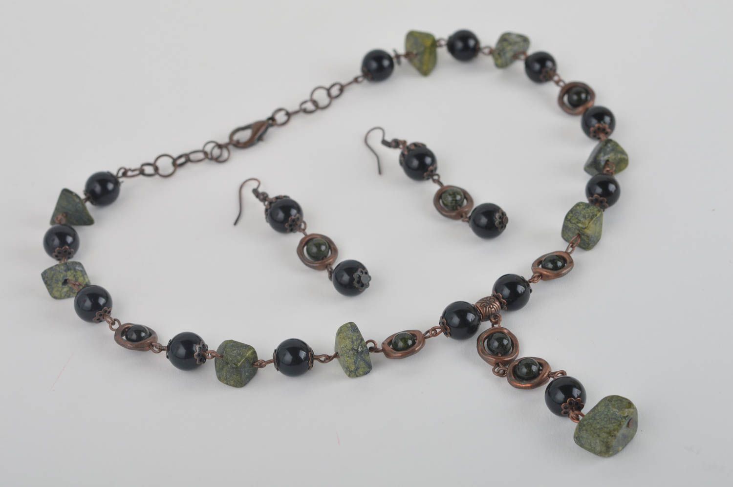 Handmade jewelry set accessories with natural stone earrings and necklace photo 2