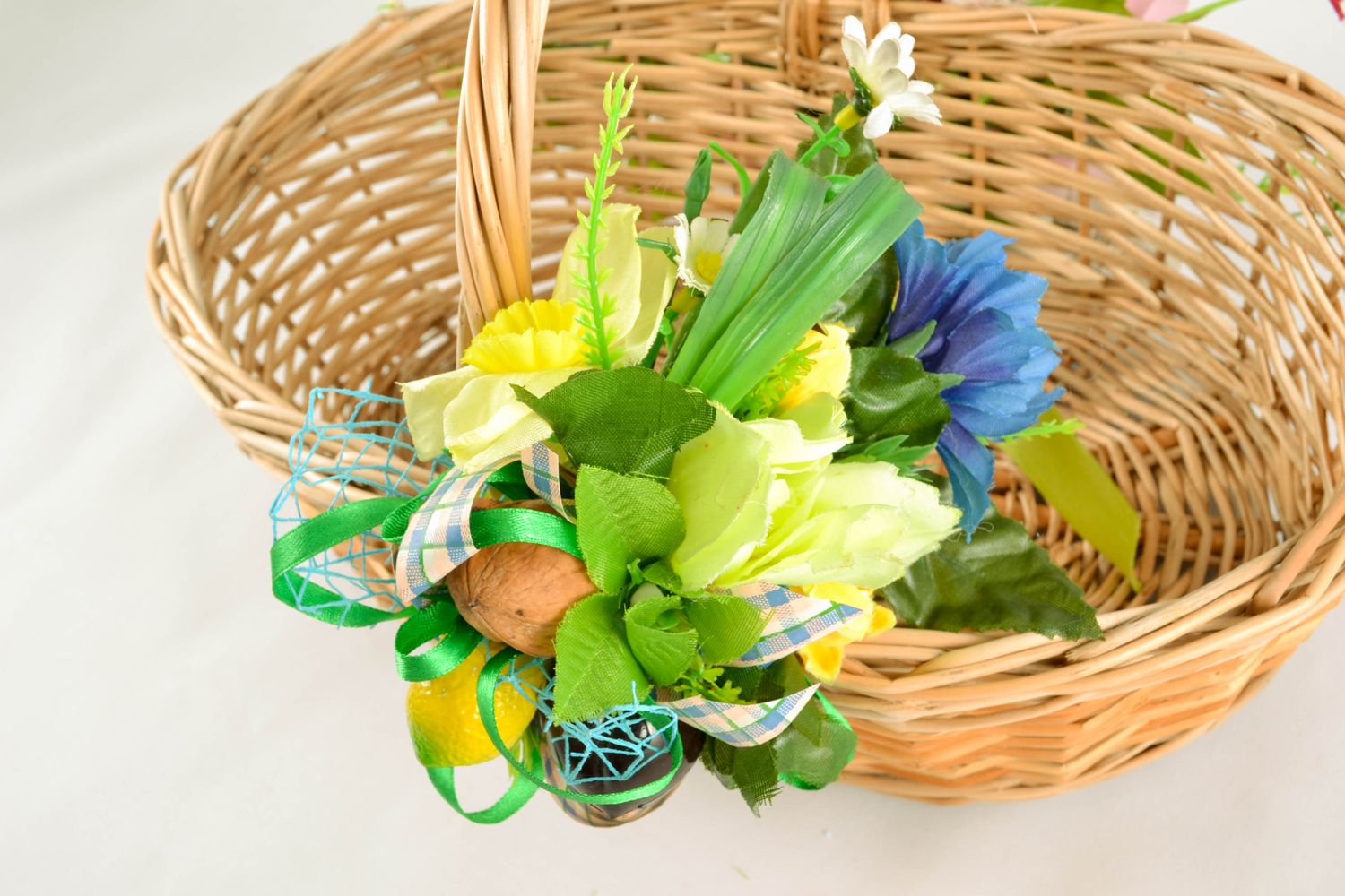 Decorative boutonniere for Easter basket photo 1