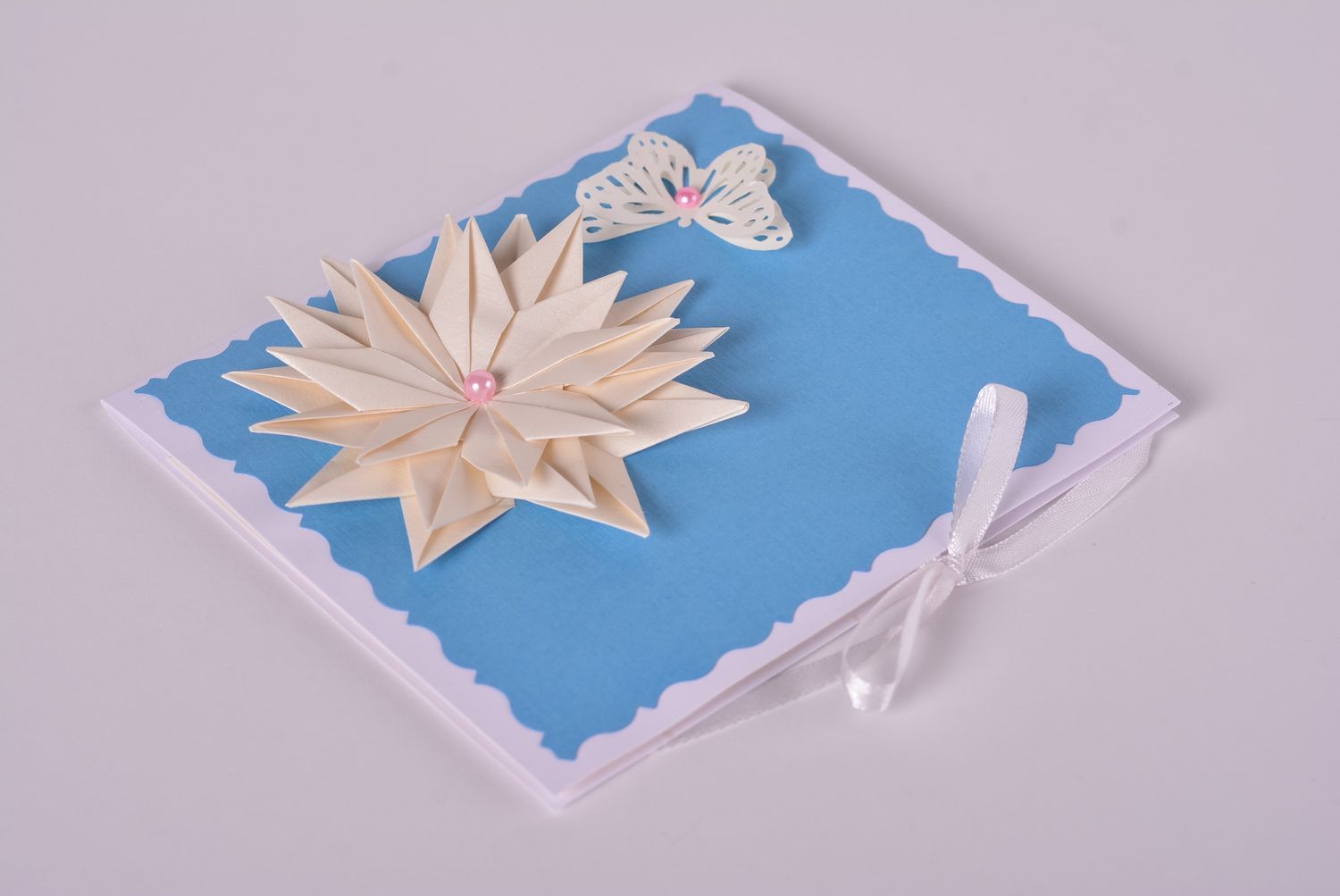 Carte de voeux fait main bleu ciel-blanc avec fleur en carton Cadeau original photo 1