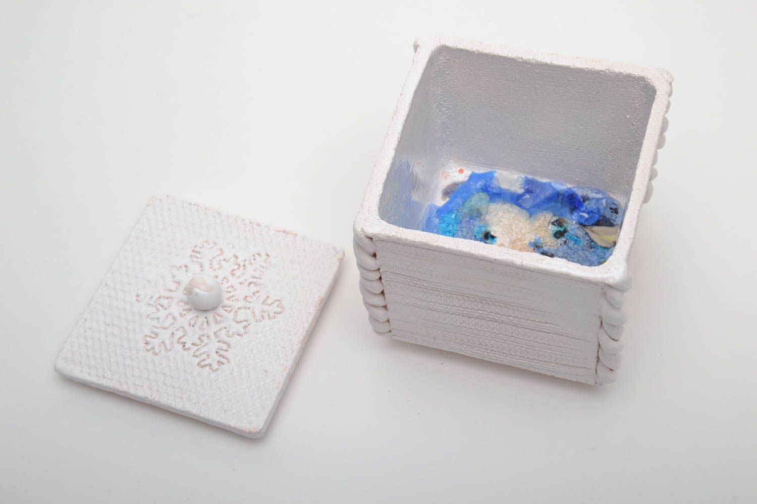 Square ceramic jewelry box of white color photo 3