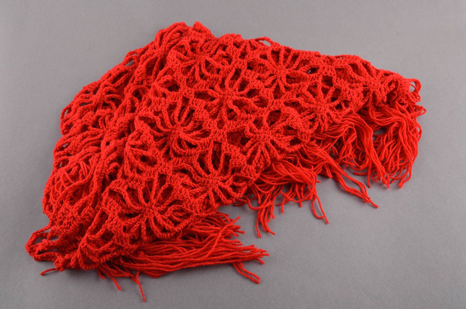 Scialle a uncinetto da donna fatto a mano sciarpa di tendenza colore rosso foto 5