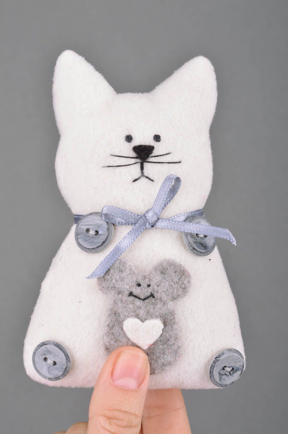 Kuscheltier Kater aus Stoff mit Maus für Kleinkinder handgeschaffen schön grell foto 3