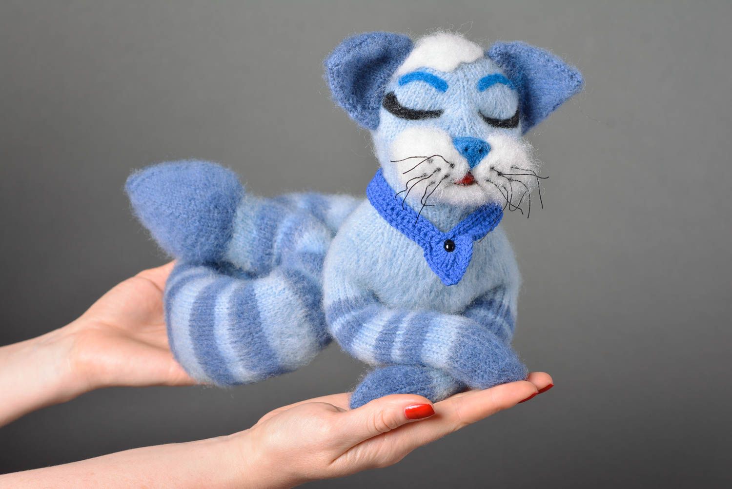 Peluche chat bleu Jouet tricot fait main en laine Cadeau enfant original photo 3