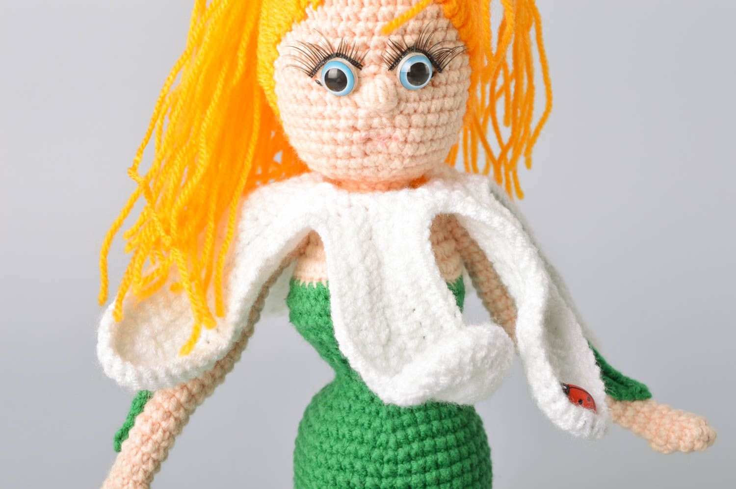Schönes grünes lustiges handgemachtes Spielzeug Puppe aus Stoff für Dekoration foto 5