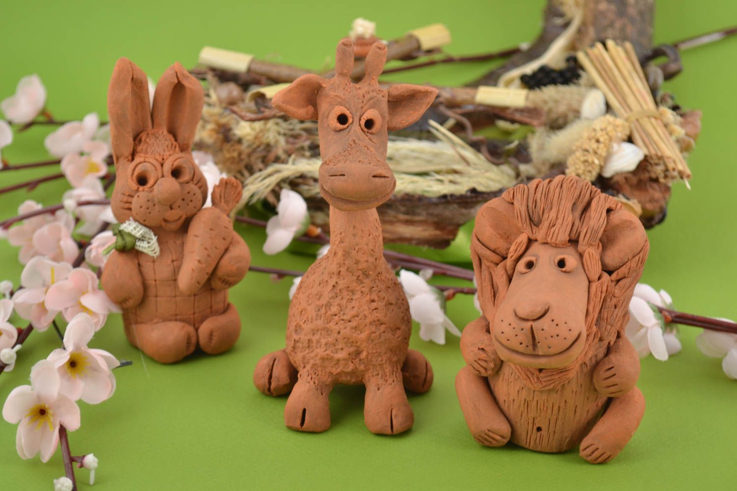 Handmade Figuren Set Dekofiguren Tiere Deko aus Ton 3 Stück Hase Giraffe Löwe foto 1