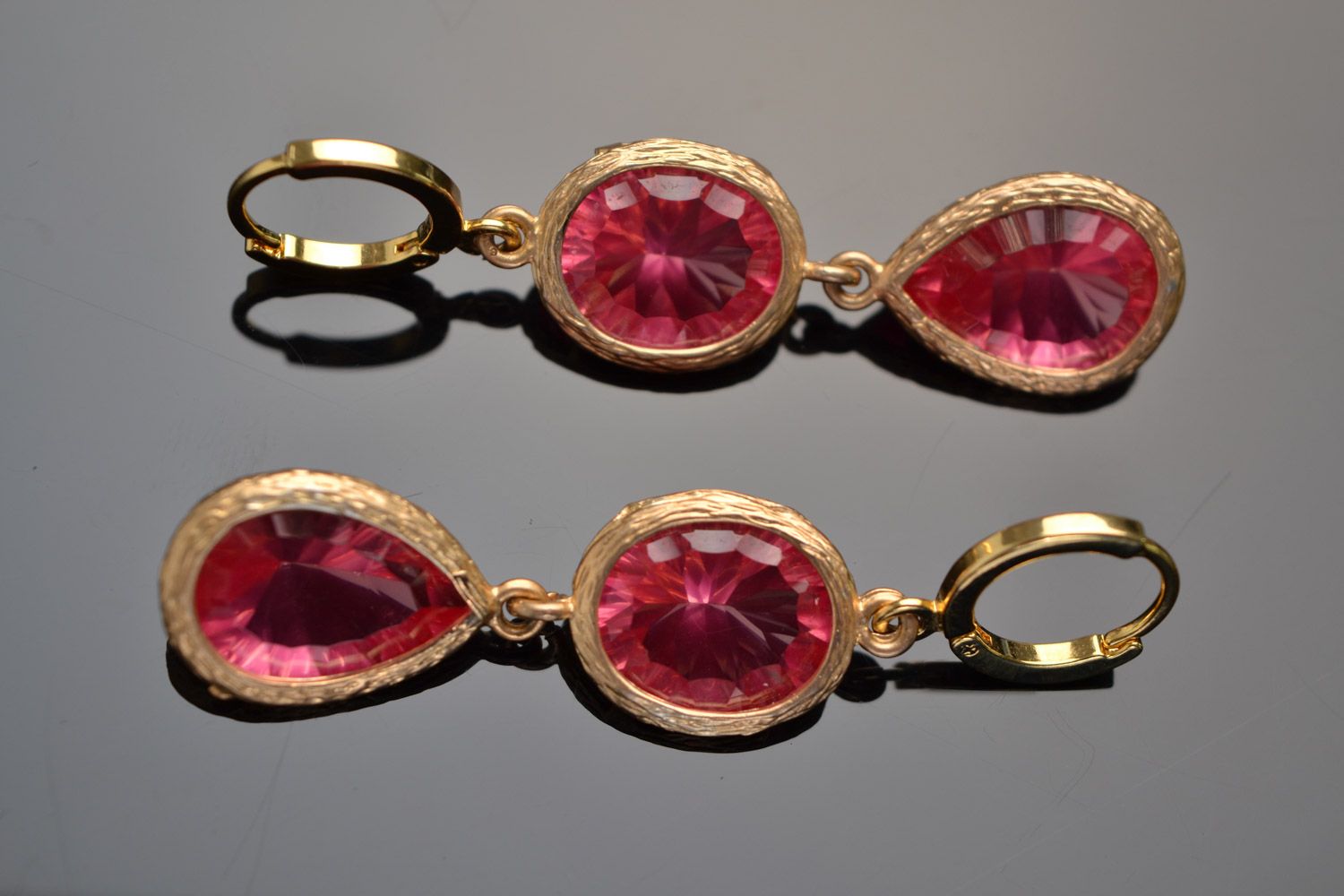 Handmade elegant long earrings with pink glass beads photo 5