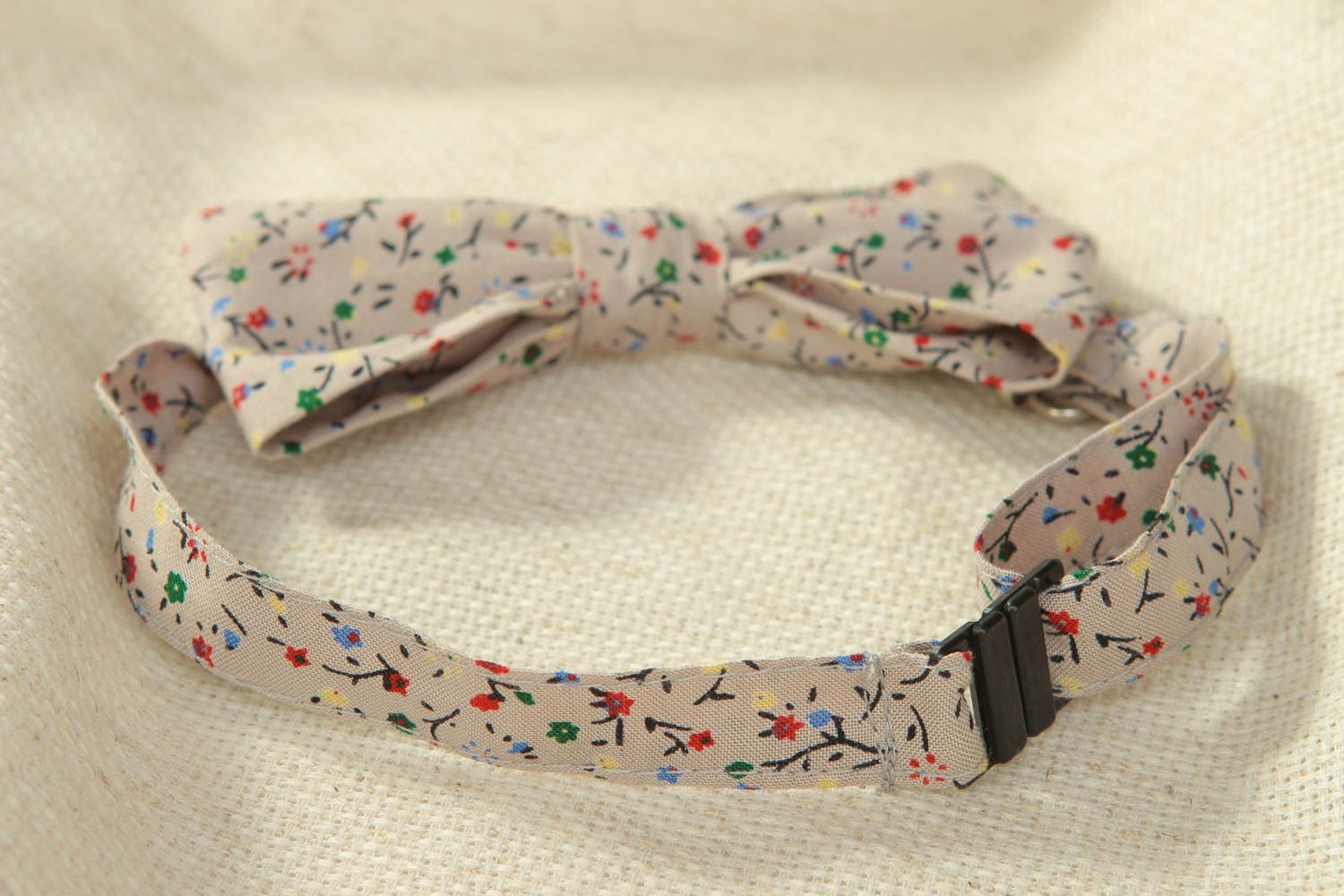 Нарядный галстук-бабочка из ткани с принтом фото 3