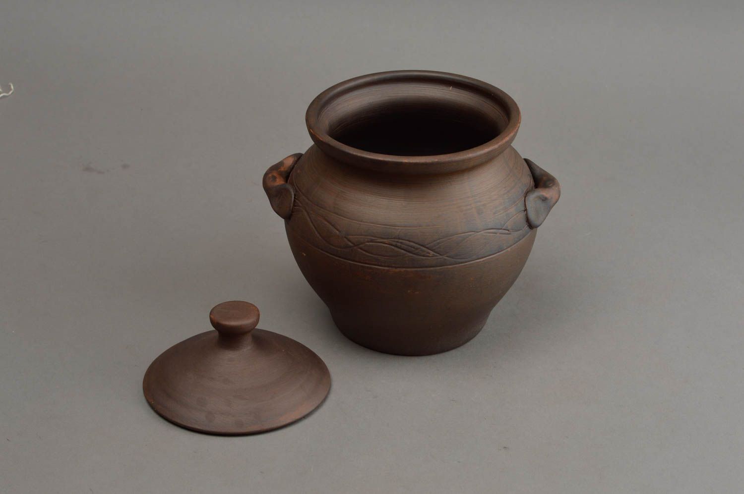 Pot en céramique avec couvercle et deux anses 1.1 L fait main pour cuisine photo 2