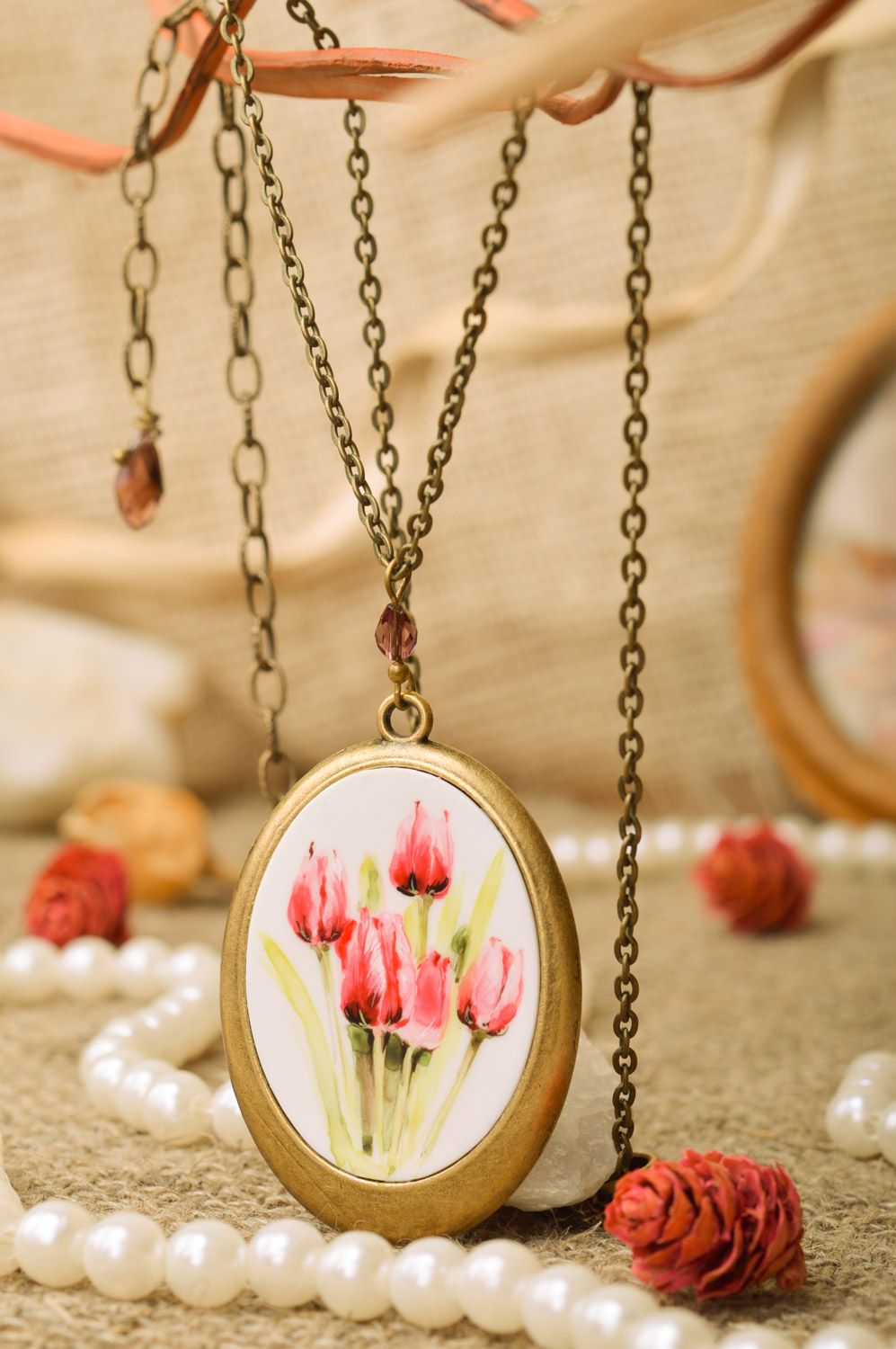 Pendentif fait main en métal avec peinture miniature à l'acrylique Tulipes photo 1