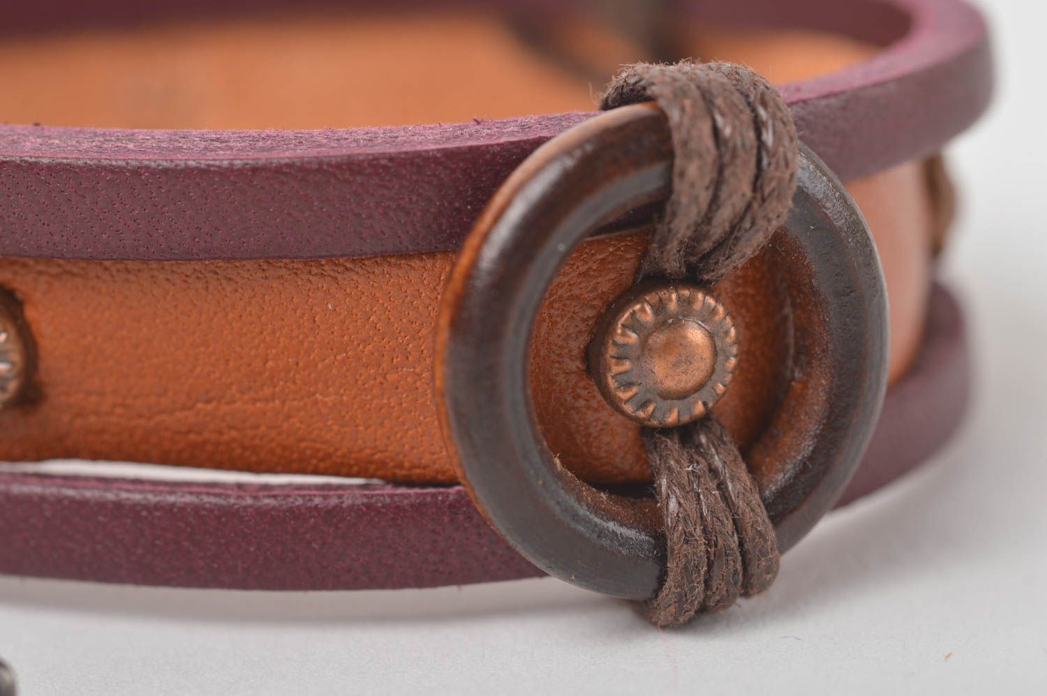 Bracelet cuir Bijoux fait main design original brun avec bois Accessoire femme photo 3