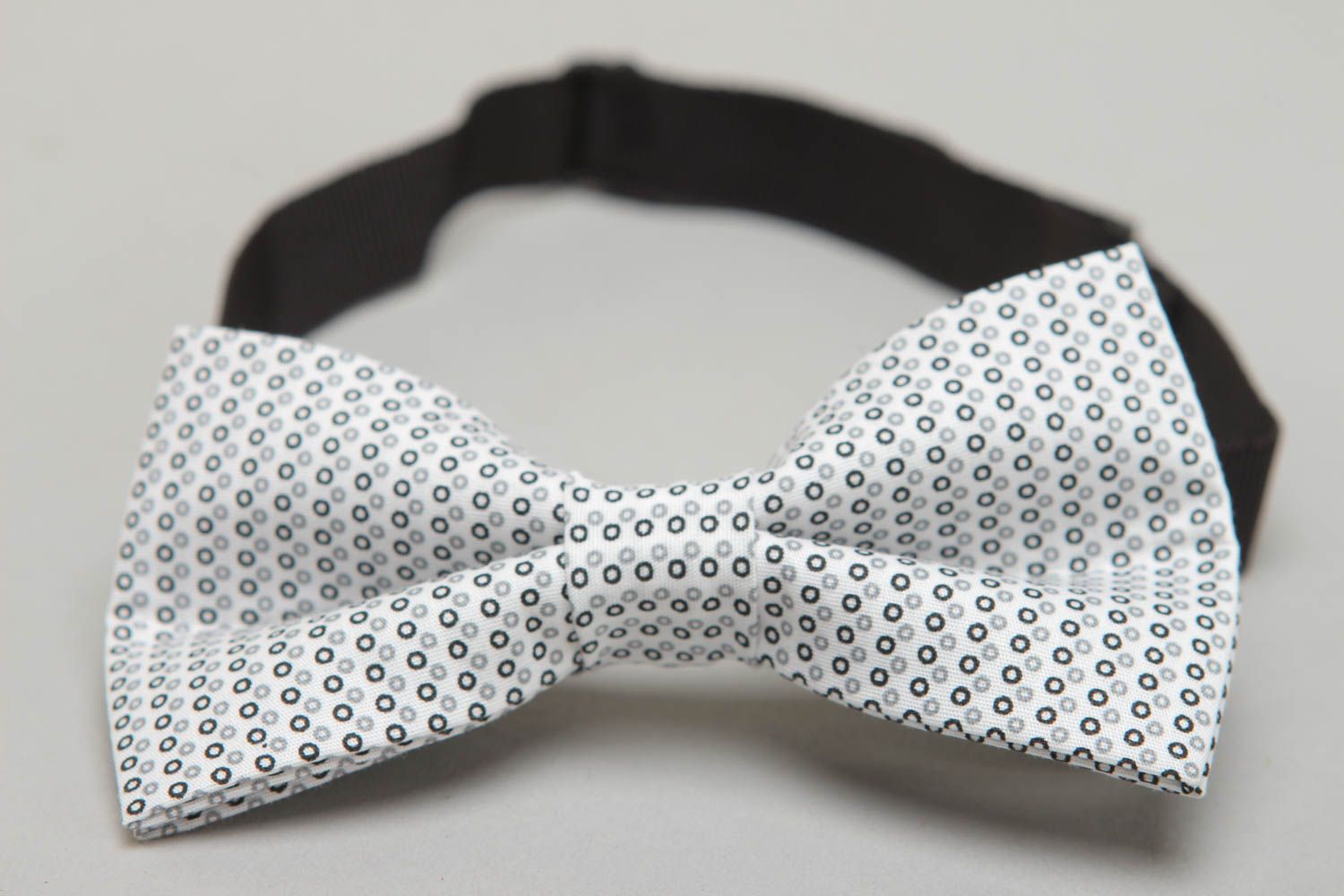 Fabric bow tie with polka dot print photo 2