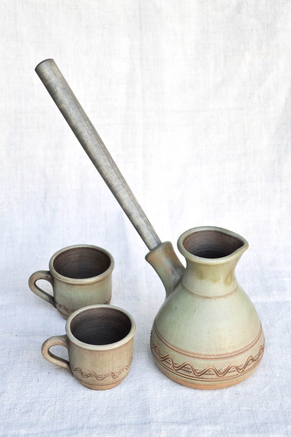 Cafetera turca y 2 tazas de cerámica hechos a mano utensilios de cocina foto 3