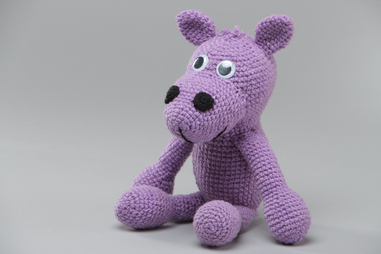 Petite peluche tricotée au crochet en forme d'hippopotame lilas faite main photo 2