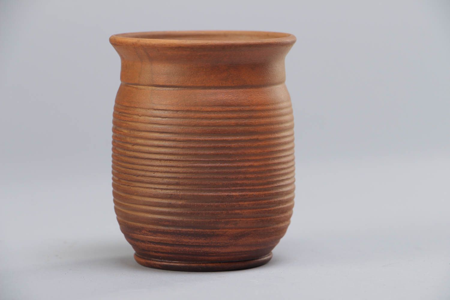 Vaso de arcilla grande artesanal marrón original de volumen de 200 ml foto 2