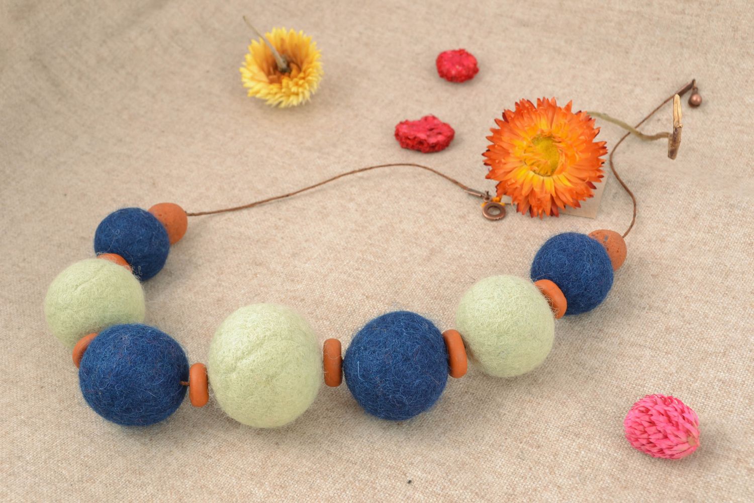 Homemade wool bead necklace photo 1