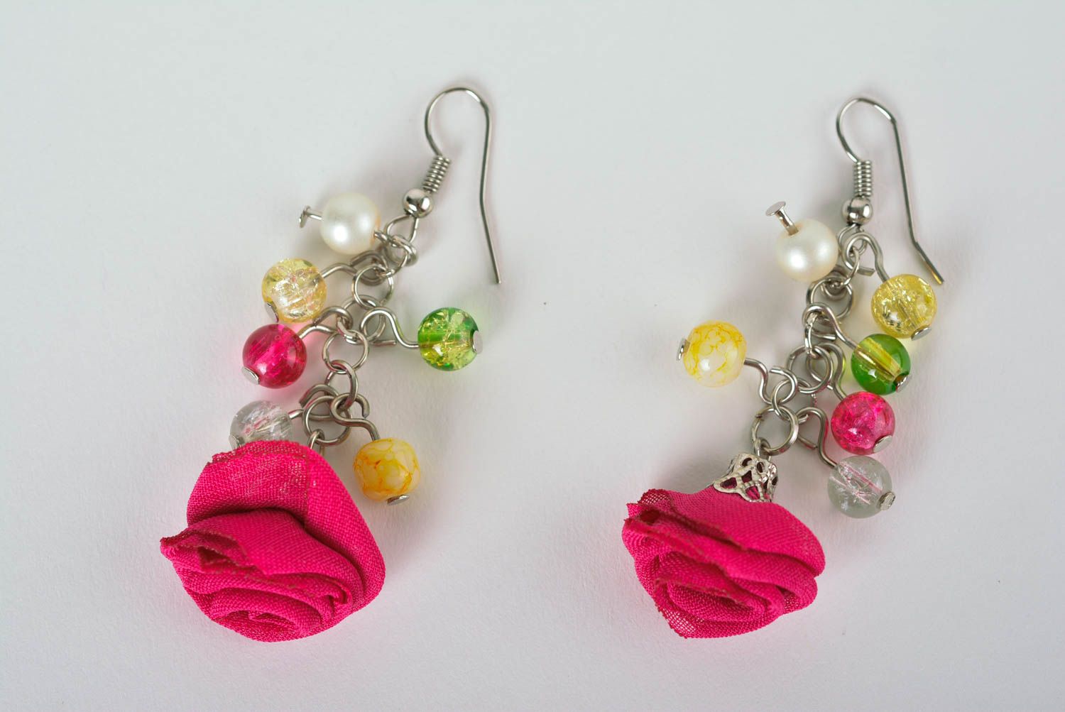Boucles d'oreilles roses Bijou fait main Accessoire femme long design original photo 1