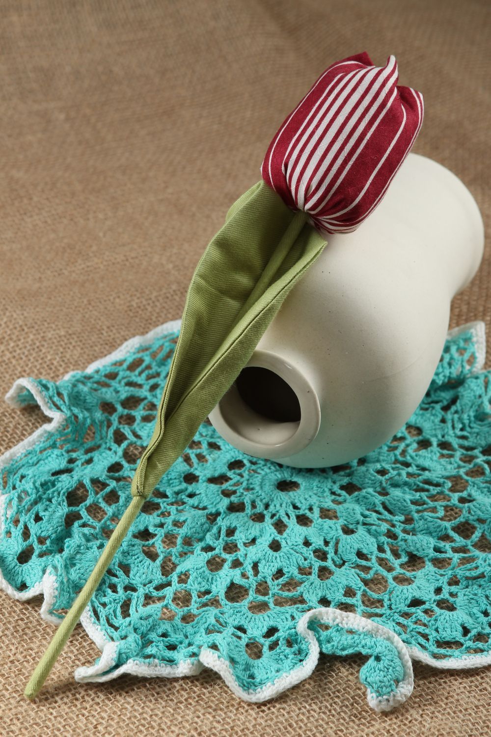 Flor de tela hecha a mano tulipán artificial burdeos elemento decorativo foto 3