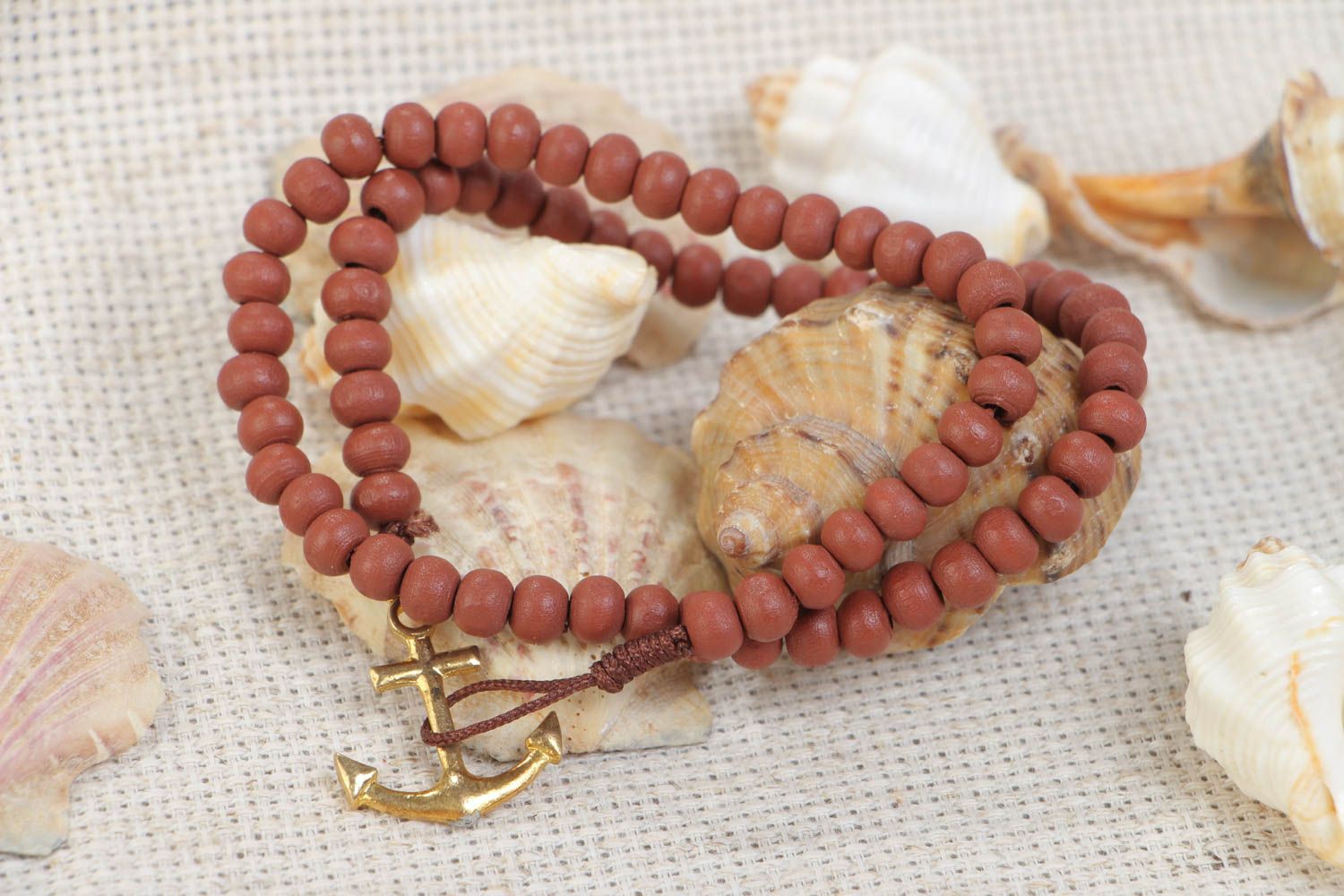Bracelet en perles de bois brun décoré d'ancre en métal original fait main photo 1