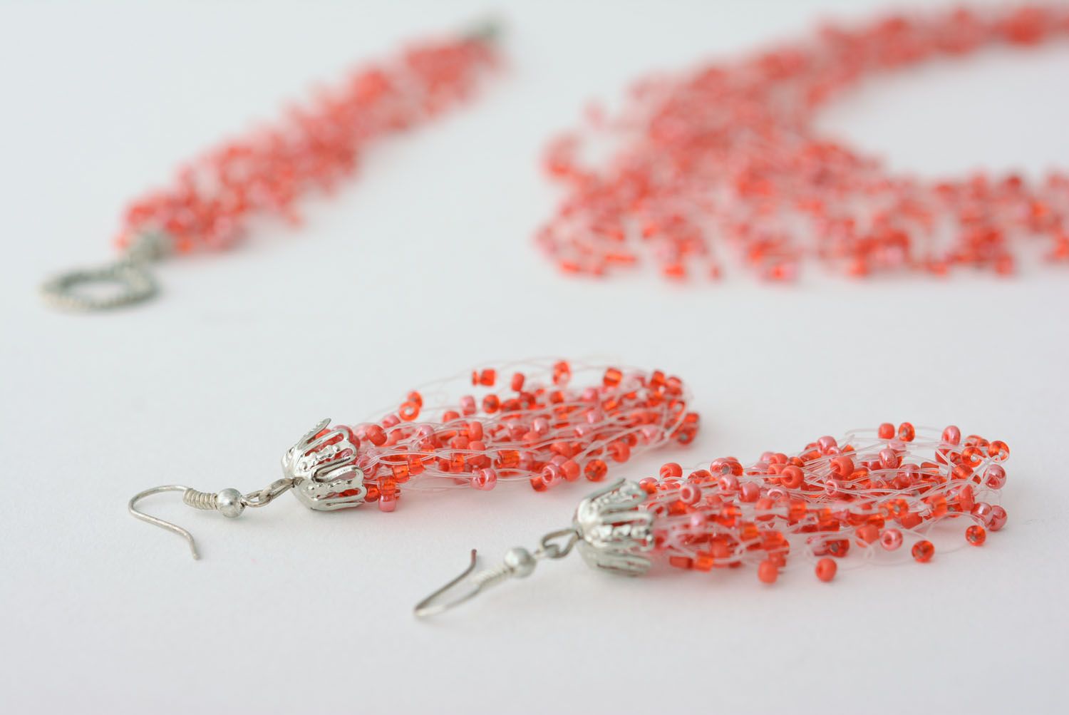Red beaded earrings and necklace photo 3