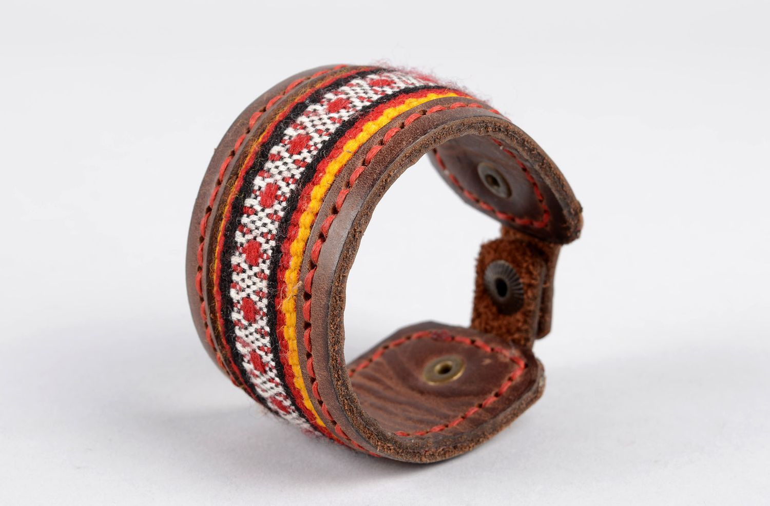Handmade Leder Armband Designer Schmuck Accessoire für Frauen mit Stickerei foto 2