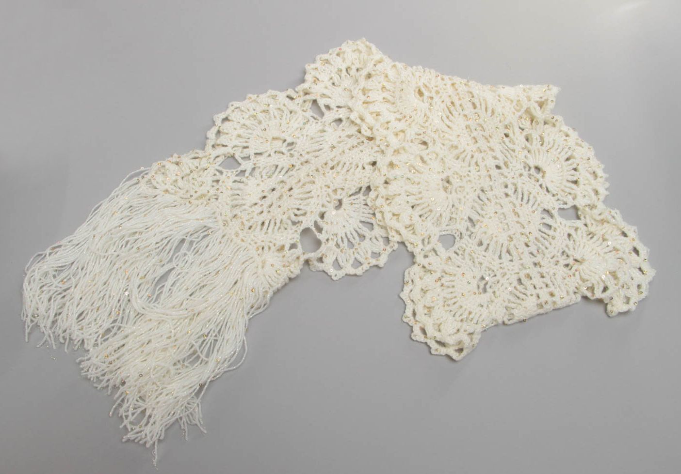 Ажурный шарф крючком в винтажном стиле светлый легкий стильный ручной работы фото 2
