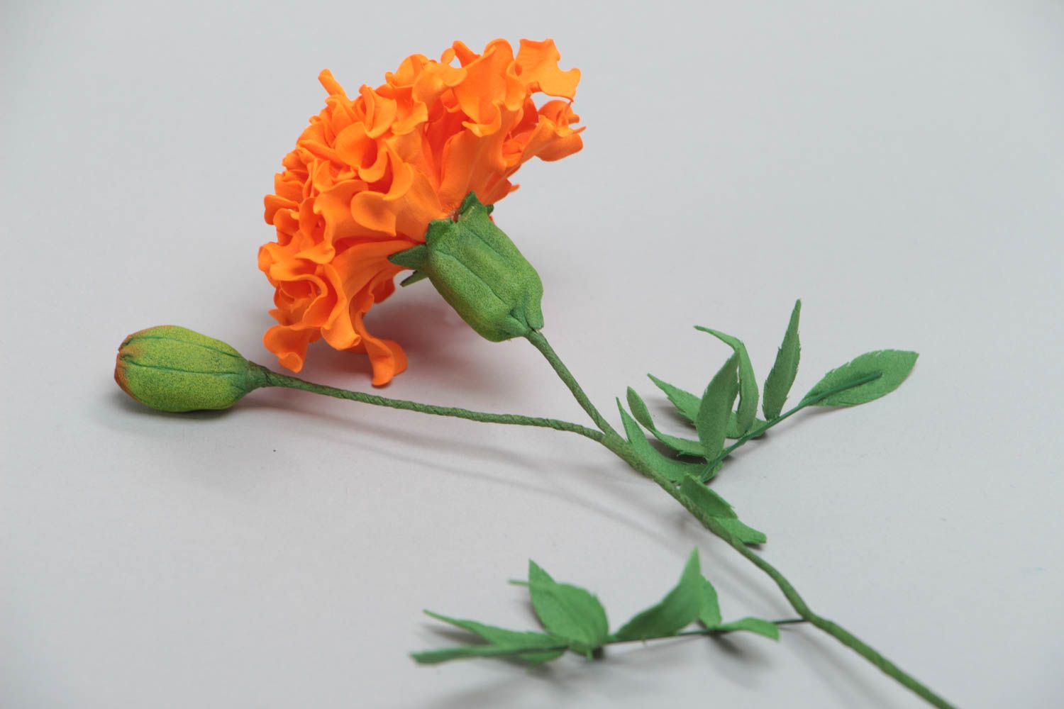 Оранжевый бархатец из фоамирана красивый цветок для декора дома ручной работы фото 3