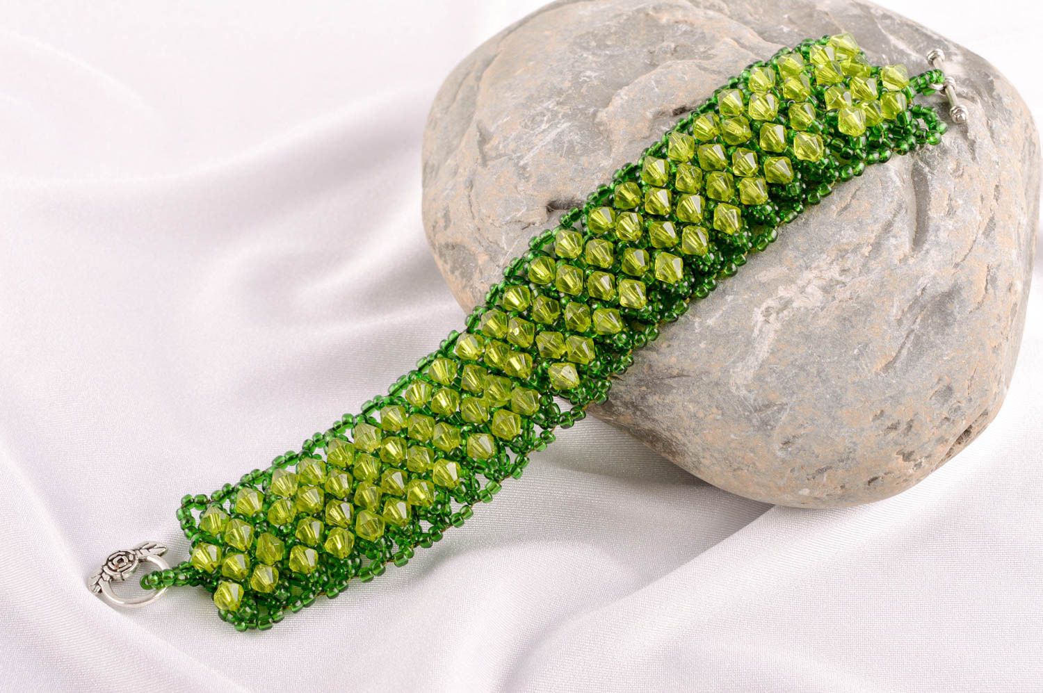 Bracelet en perles de rocaille Bijou fait main large vert Cadeau femme photo 1
