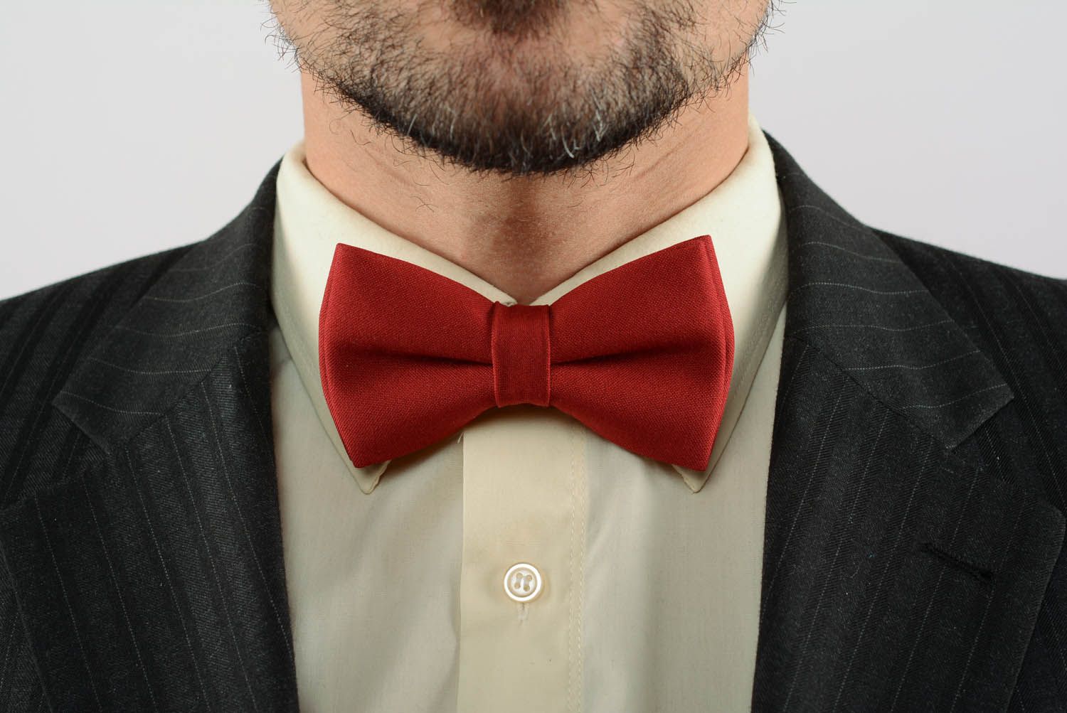 Deep red bow tie made of gabardine photo 1