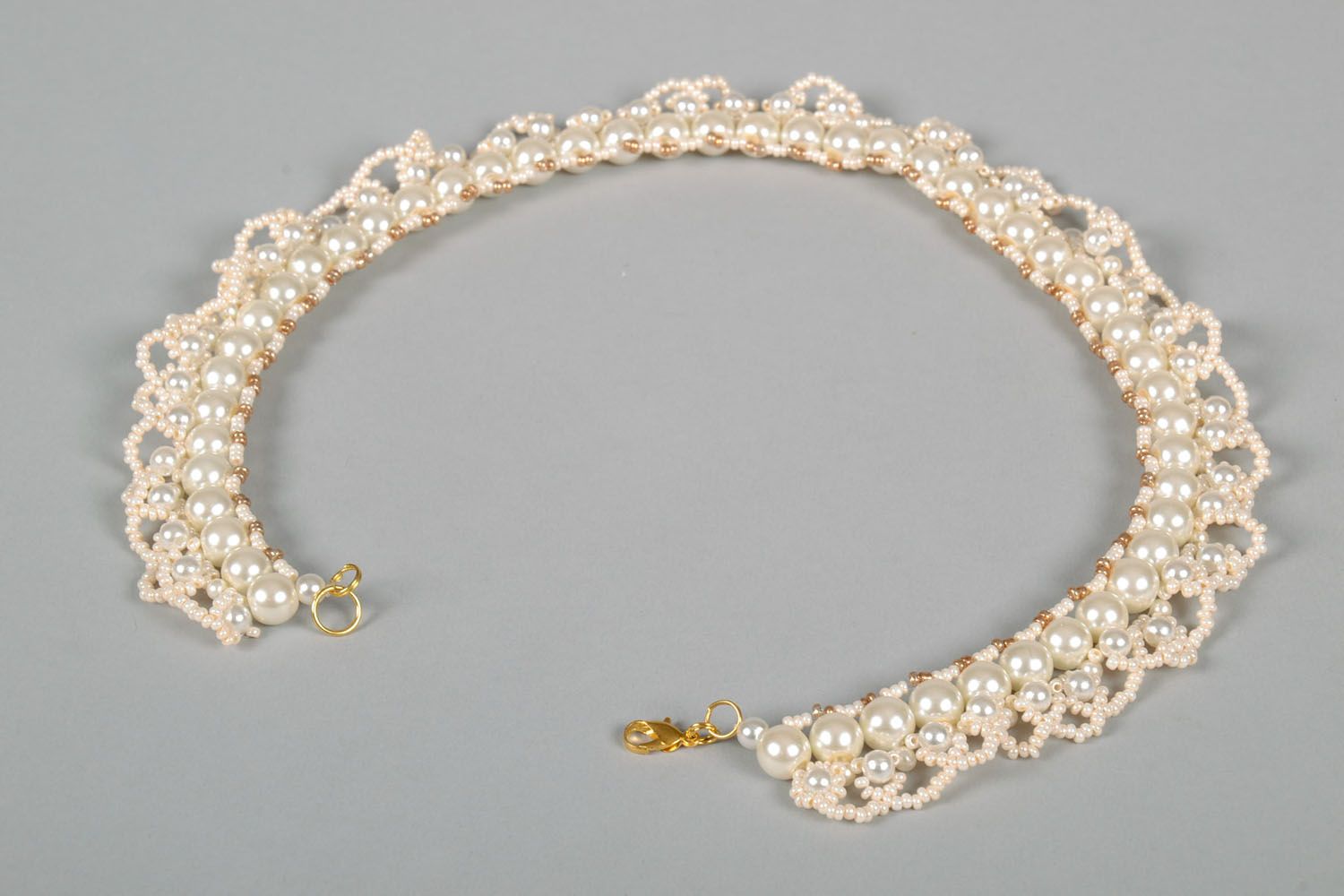 Белое ожерелье из бисера фото 4