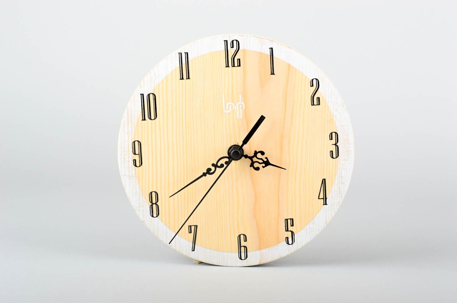 Horloge en bois clair Horloge fait main peinte murale Décoration maison photo 1
