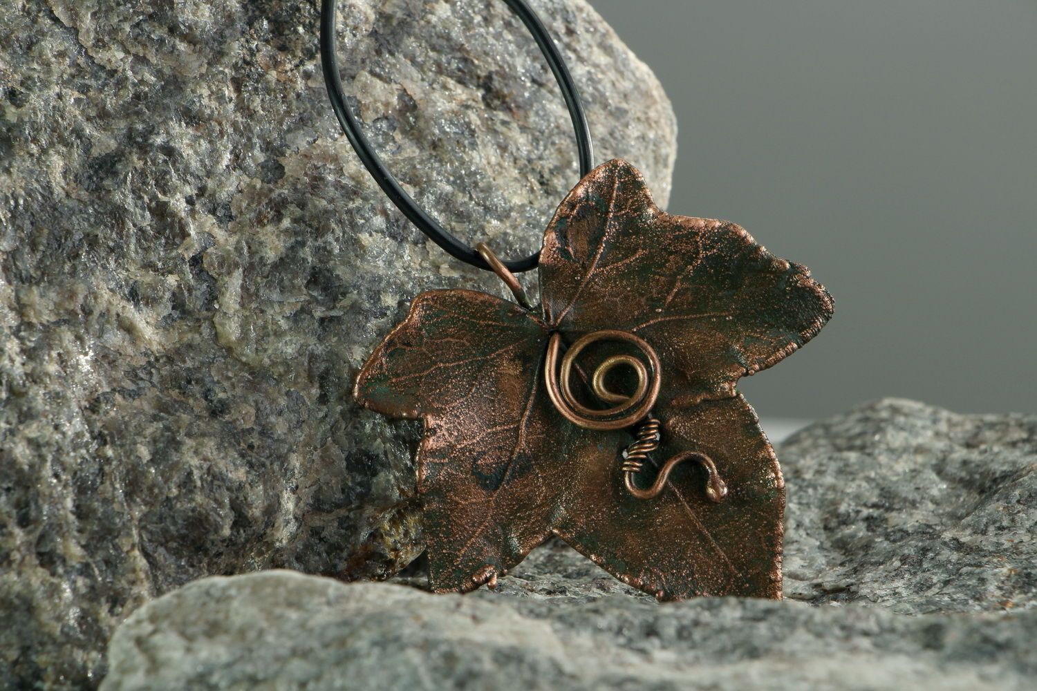 Copper pendant made of leaf photo 4