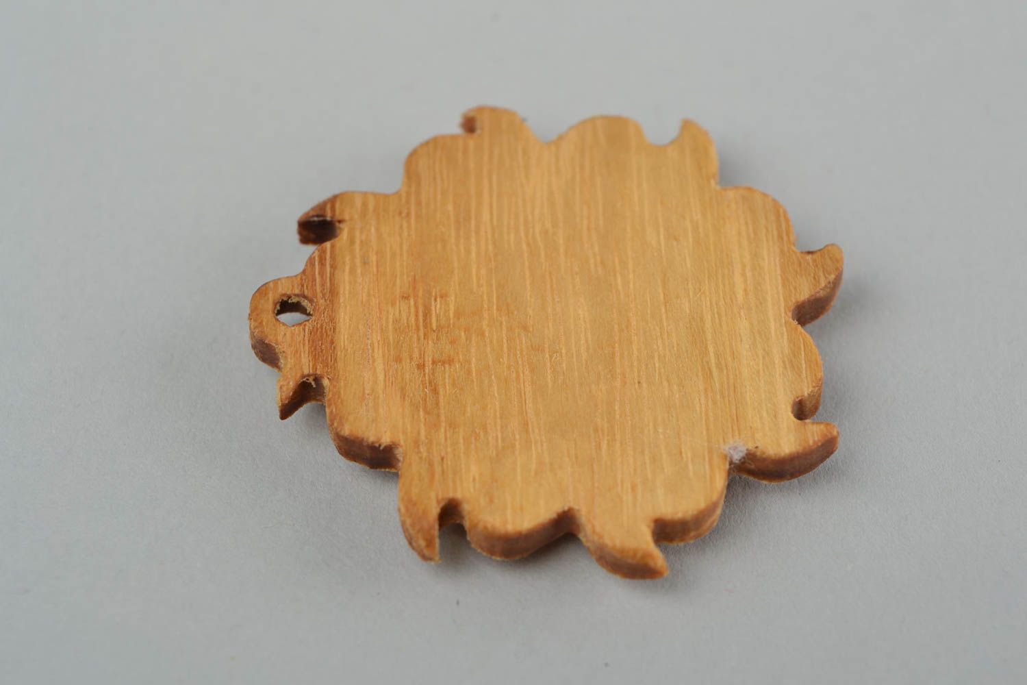 Colgante de madera de fresno tallado a mano artesanal original amuleto eslavo foto 5