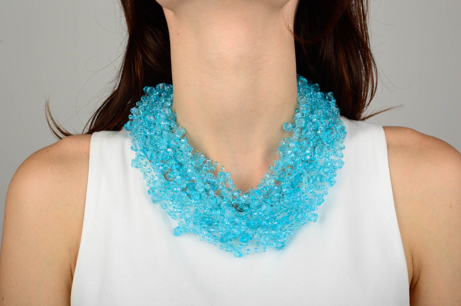 Collier perles rocaille Bijou fait main bleu clair volumineux Accessoire femme photo 5