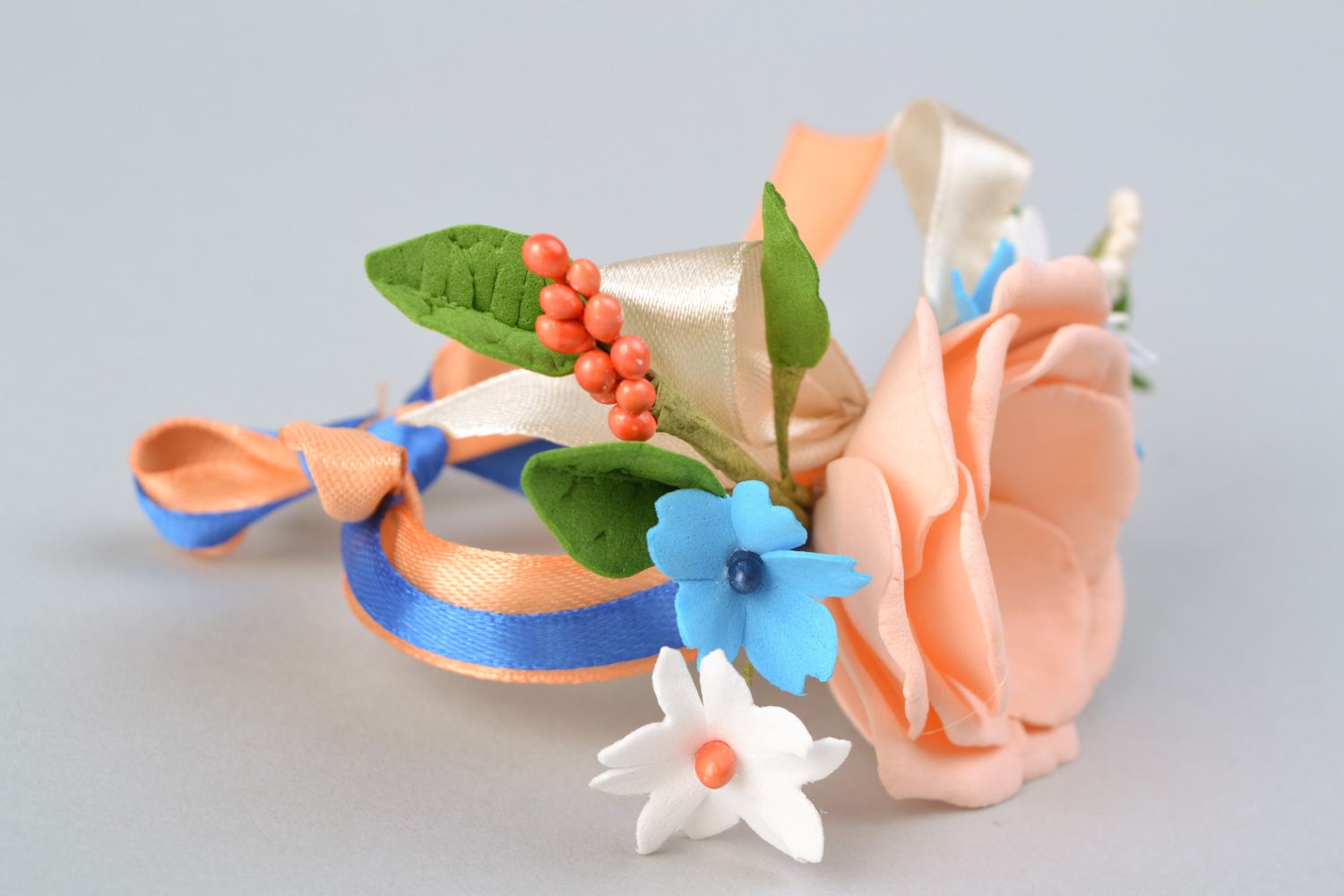 Pulsera para dama de honor hecha a mano de cintas de raso y flores de goma EVA   foto 4