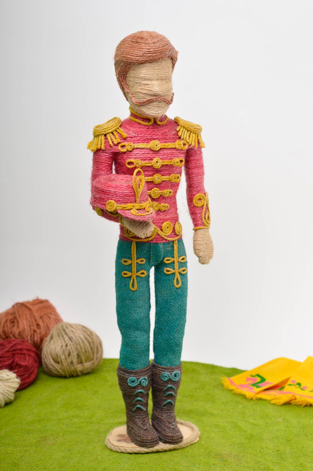 Кукла ручной работы декор для дома кукла из шпагата статуэтка фигурка Гусар фото 1