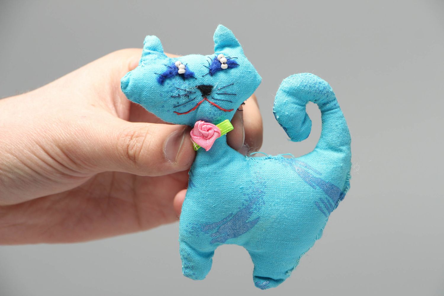 Handgemachtes Kuscheltier aus Baumwolle blaue Katze foto 4