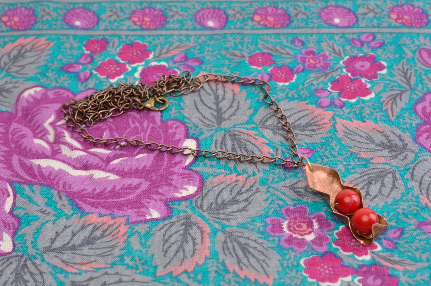 Украшение ручной работы украшение из меди женский кулон с двумя бусинками фото 2