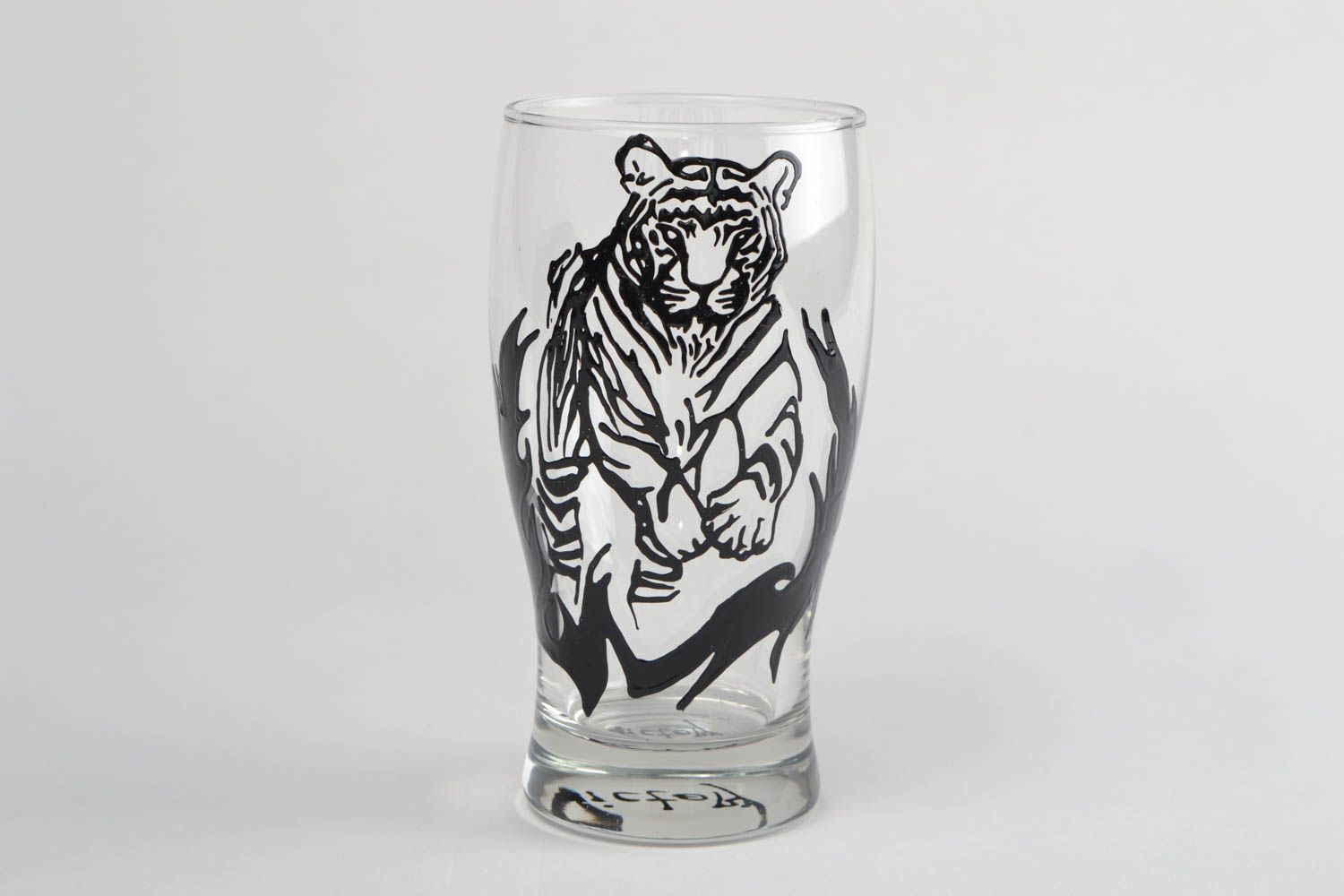 Стеклянный пивной бокал расписанный витражными красками с тигром ручной работы фото 1