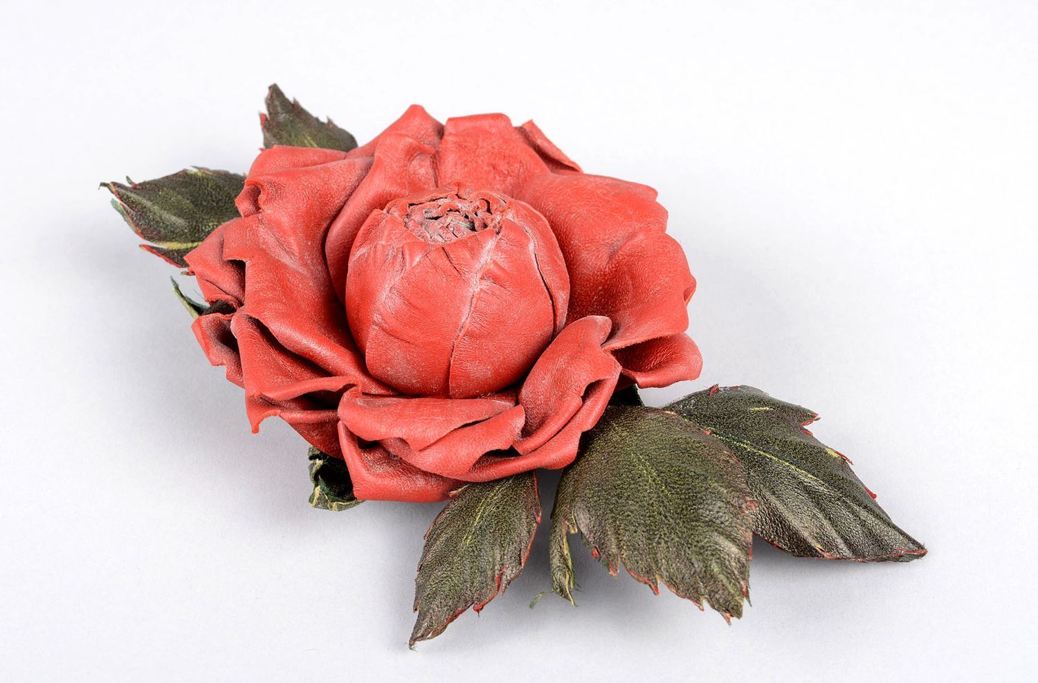 Broche faite main Bijou cuir naturel fleur rouge Cadeau femme grande unique photo 1
