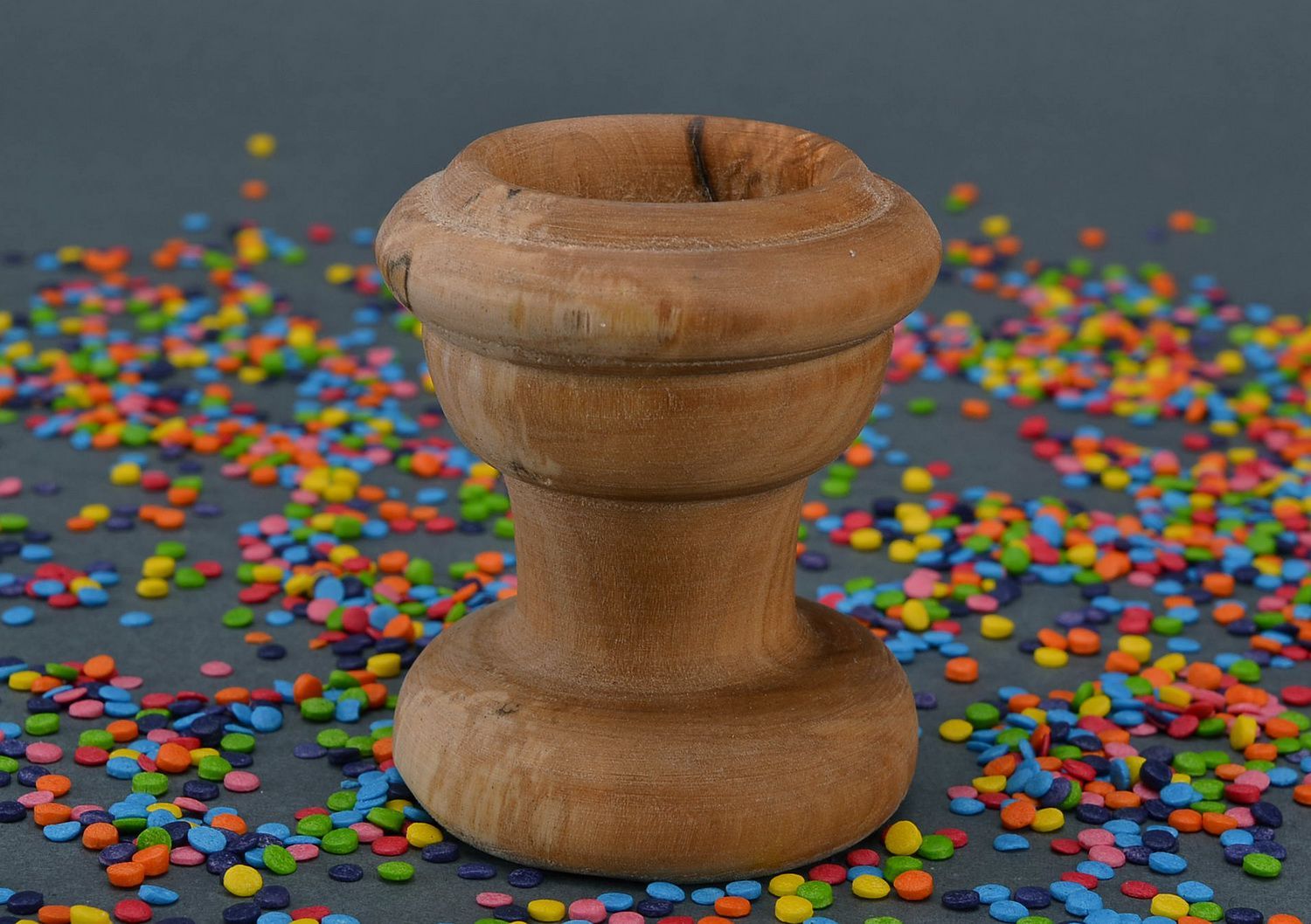 Copa para huevo hecha de madera foto 2